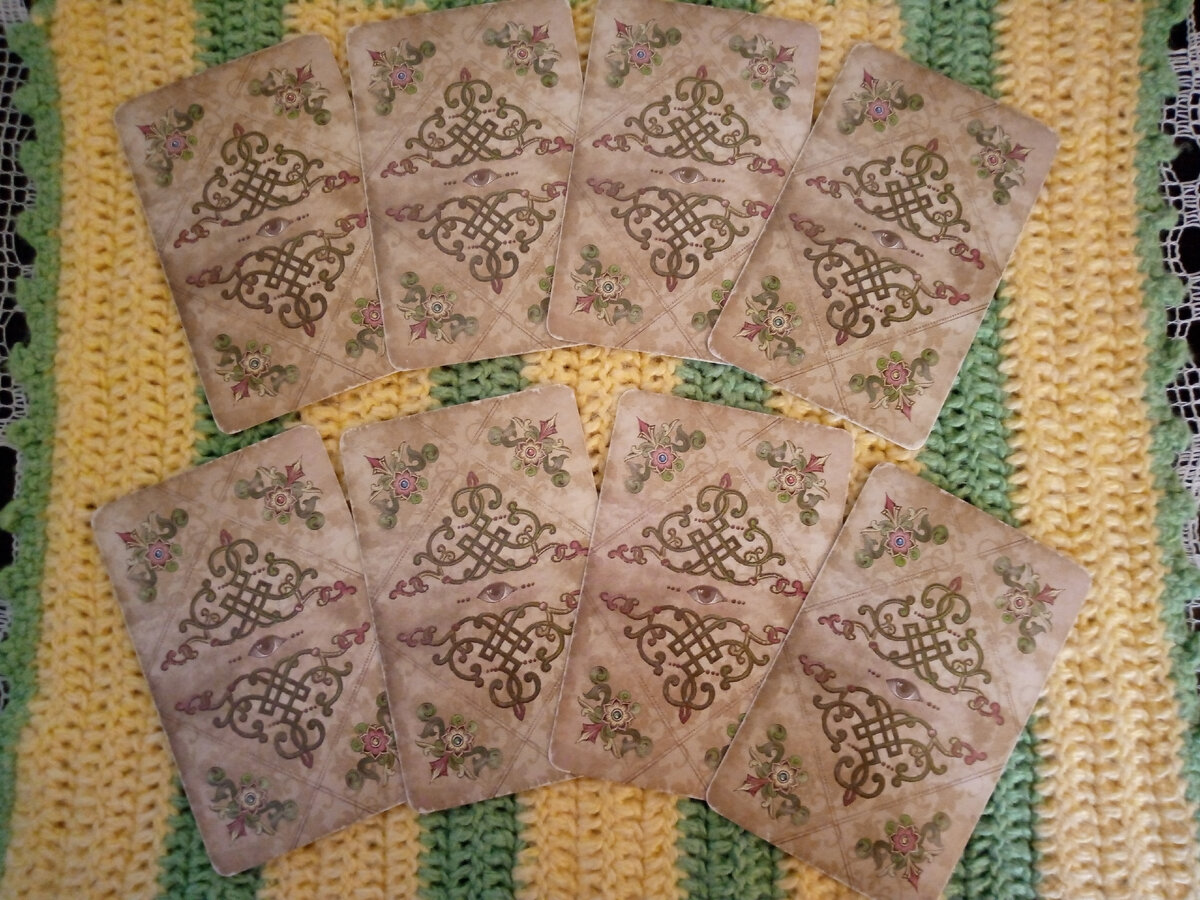 Восемь закрытых вариантов прогноза. Выбирайте свой слева-направо: верхний ряд- позиции 1-4, нижний ряд- позиции 5-8. Фото автора