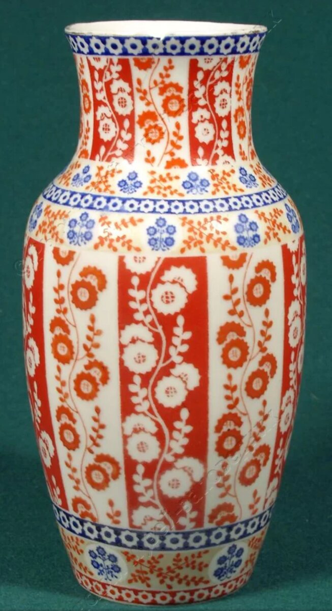 Гончаренко Иван Иванович (1911 г.р.)Клювгант Дина Эммануиловна (23.02.1913 – 07.01.2008). Ваза.1939 г. Первомайский фарфоровый завод. http://iss.rybmuseum.ru.