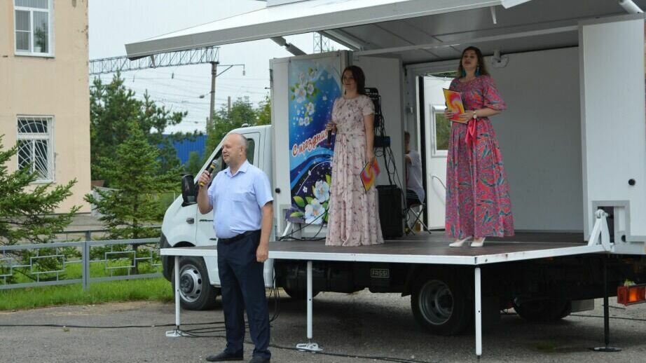     Благодаря национальному проекту «Культура» в регионе действует девять автоклубов в Комсомольском, Вяземском, Ванинском, Солнечном, Николаевском, Охотском и Верхнебуреинском районах. Общая стоимость машин составляет 42,8 миллионов рублей.