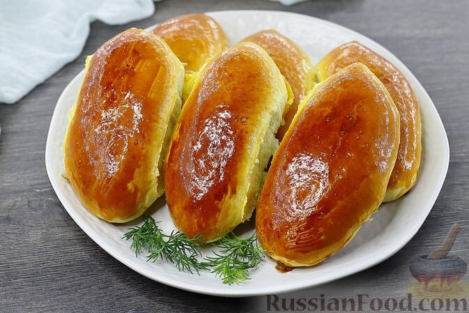 Мягкие пряные булочки с изюмом