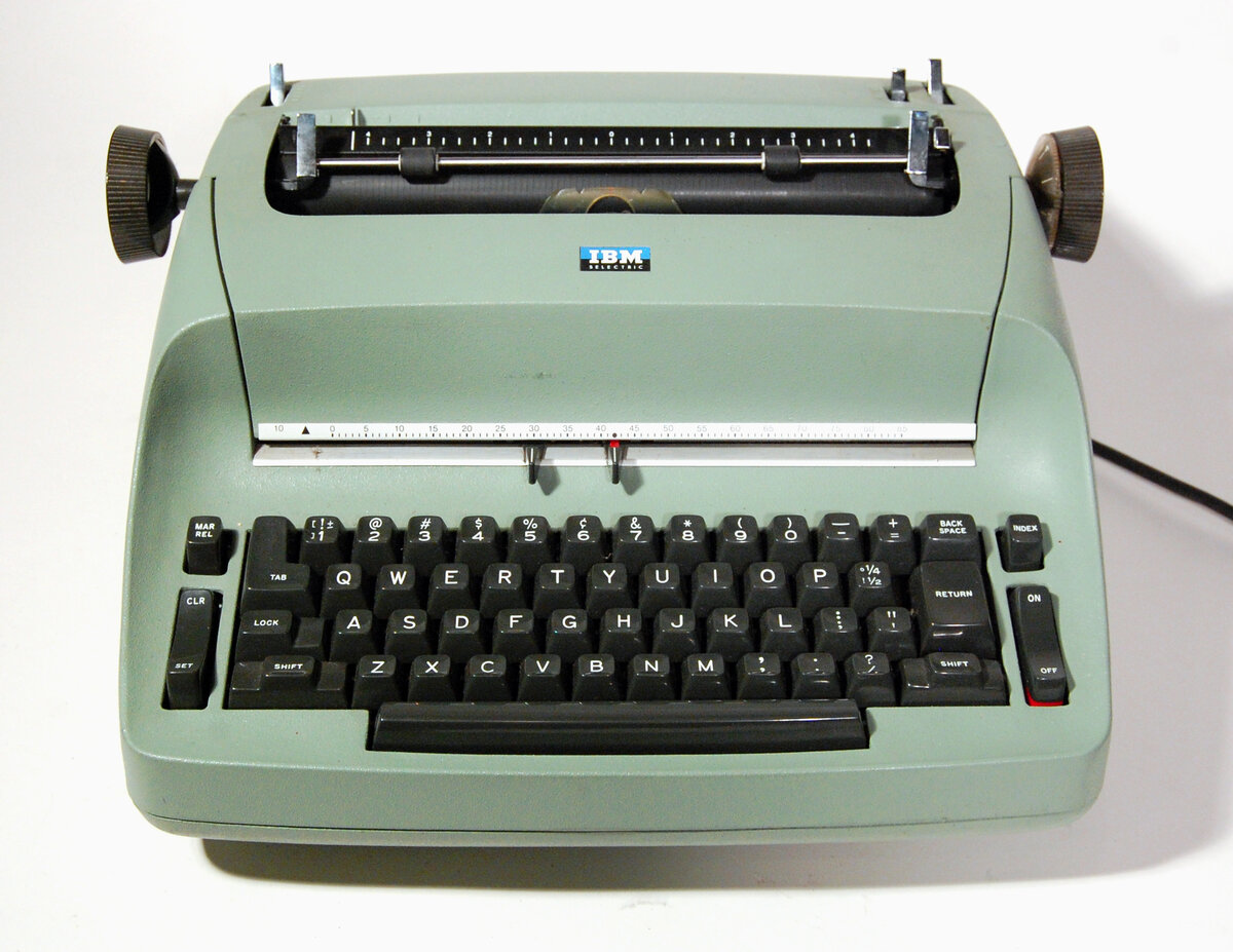 Печатная машинка IBM Selectric. IBM Selectric III. IBM Selectric II. Электрическая печатная машинка с емкостной клавиатурой 1960.