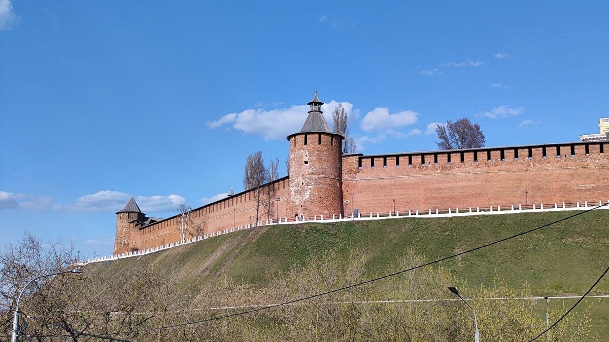     Вход в нижегородский кремль ограничат утром 9 мая. Об этом рассказали в пресс-службе облправительства.