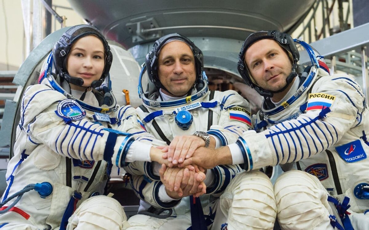      Покорители космоса