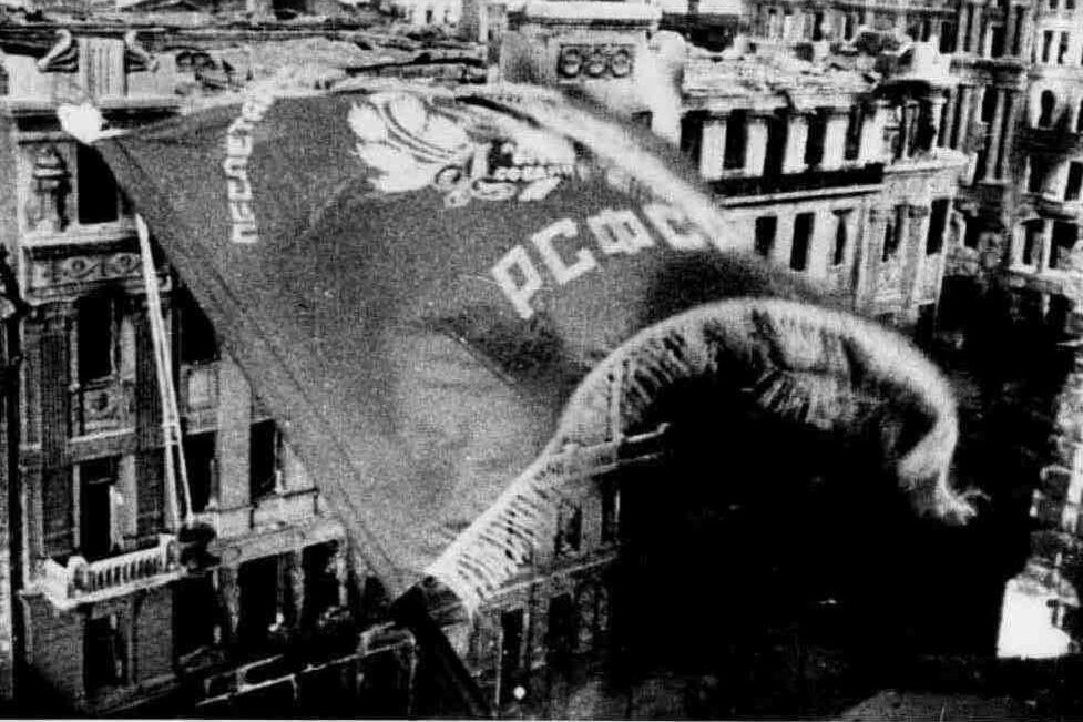    Флаг РСФСР над освобождённой донской столицей. Фото: Правительство Ростовской области