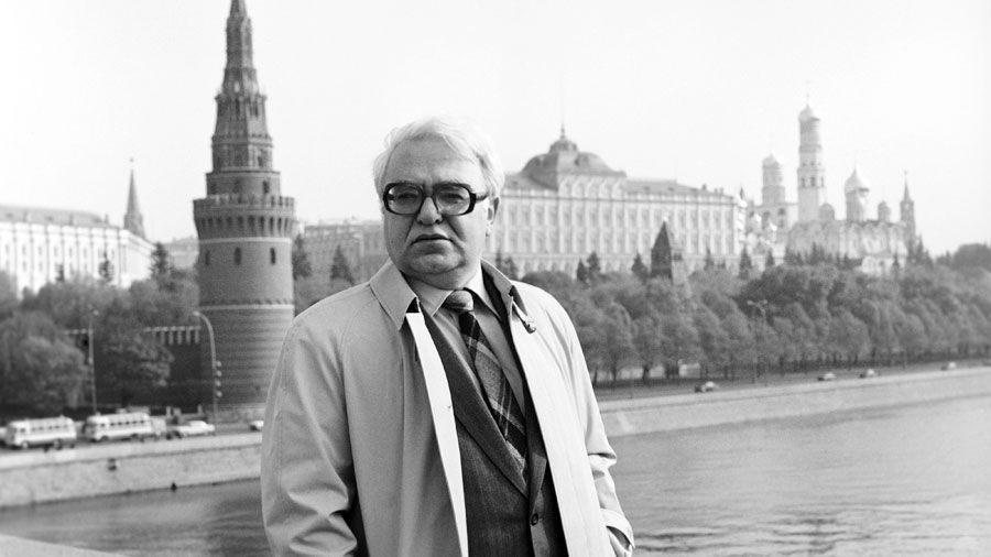 Михаил Шатров