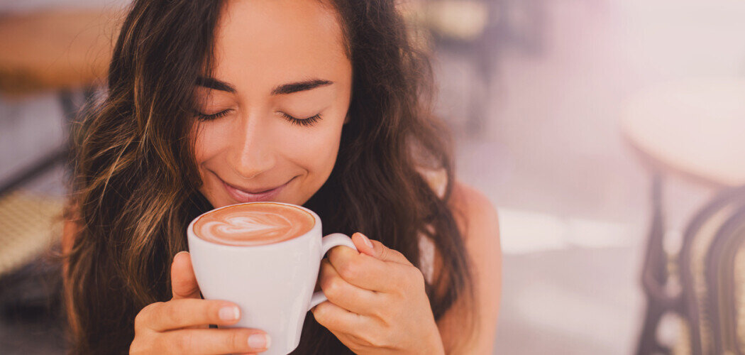 Кофе — отличный стимулятор, но может вызвать тревожность и бессонницу Фото: © polinaloves / Shutterstock / FOTODOM