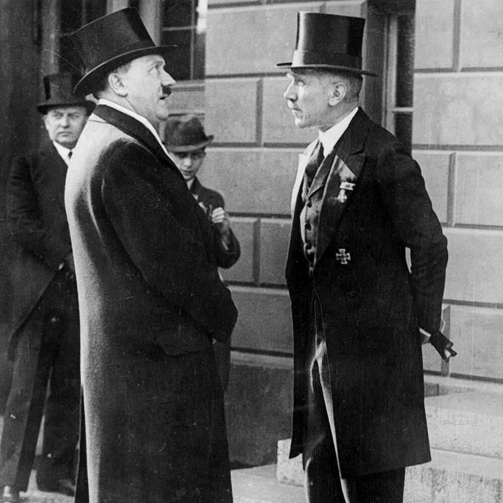 Адольф Гитлер и Франц фон Папен. Источник: commons.wikimedia.org