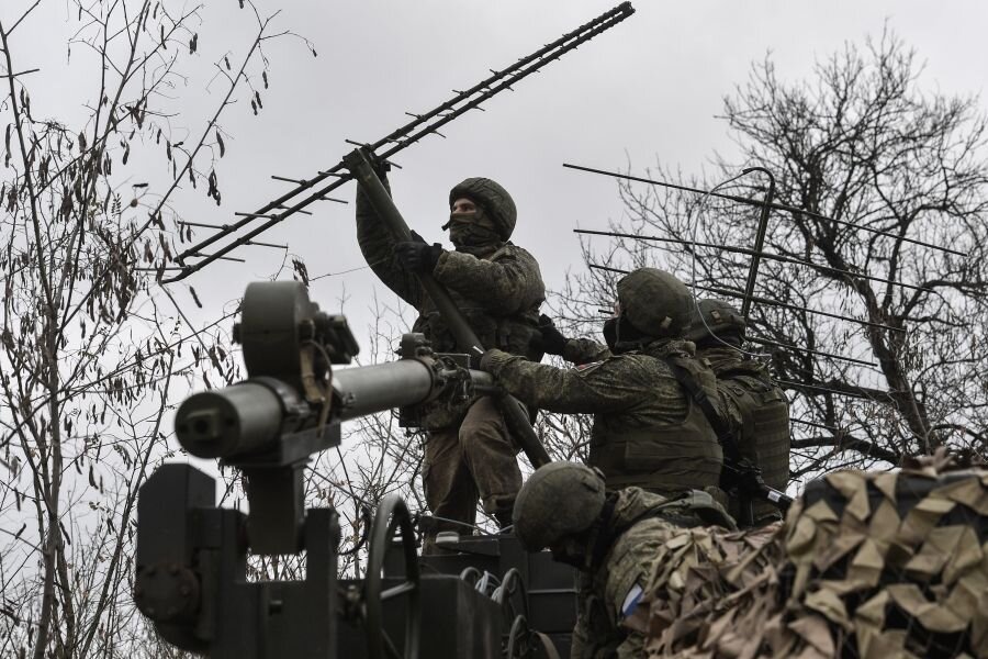    Военнослужащие подразделений радиоэлектронной борьбы в зоне проведения СВО © Константин Михальчевский/РИА Новости