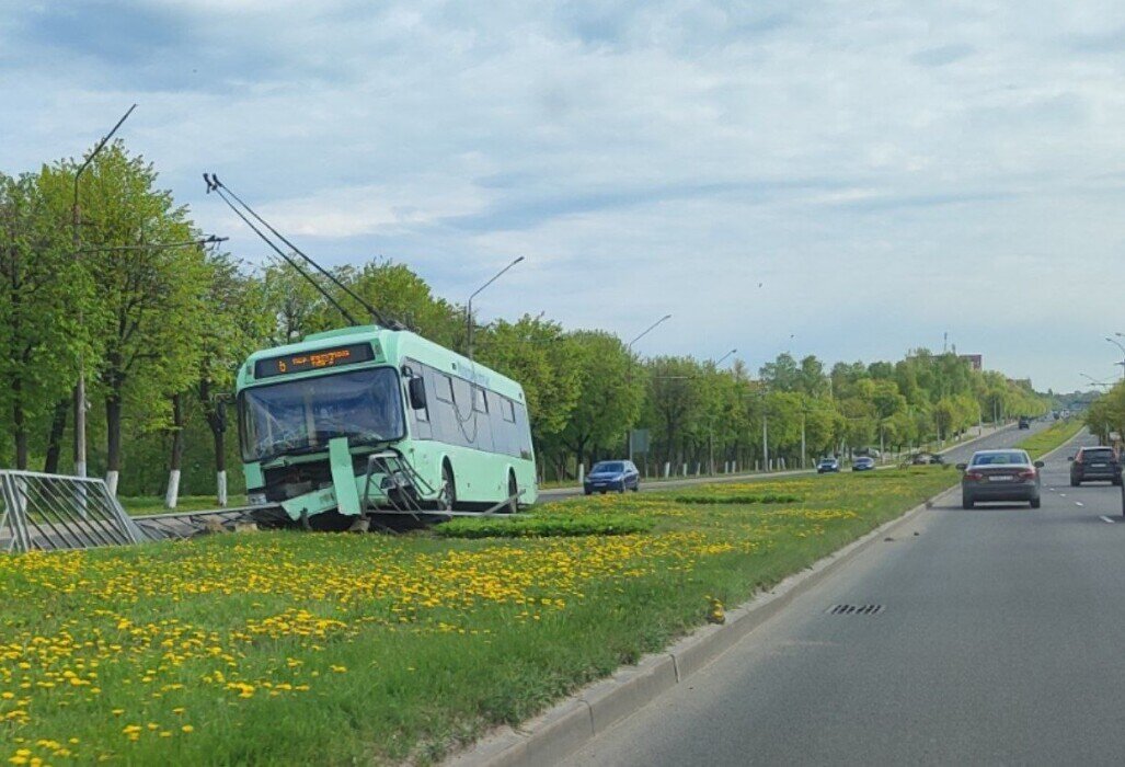 В Могилеве троллейбус попал в странную аварию — Обновлено | Telegraf ...