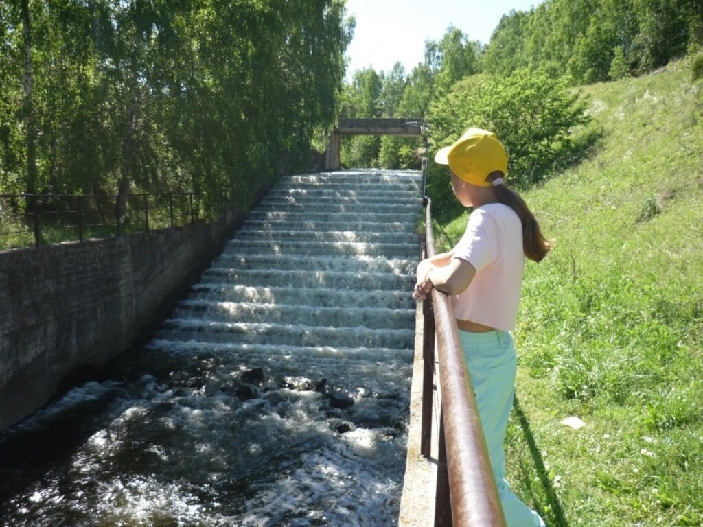 Водопад на озере Драга. Фото: https://nashural.ru/