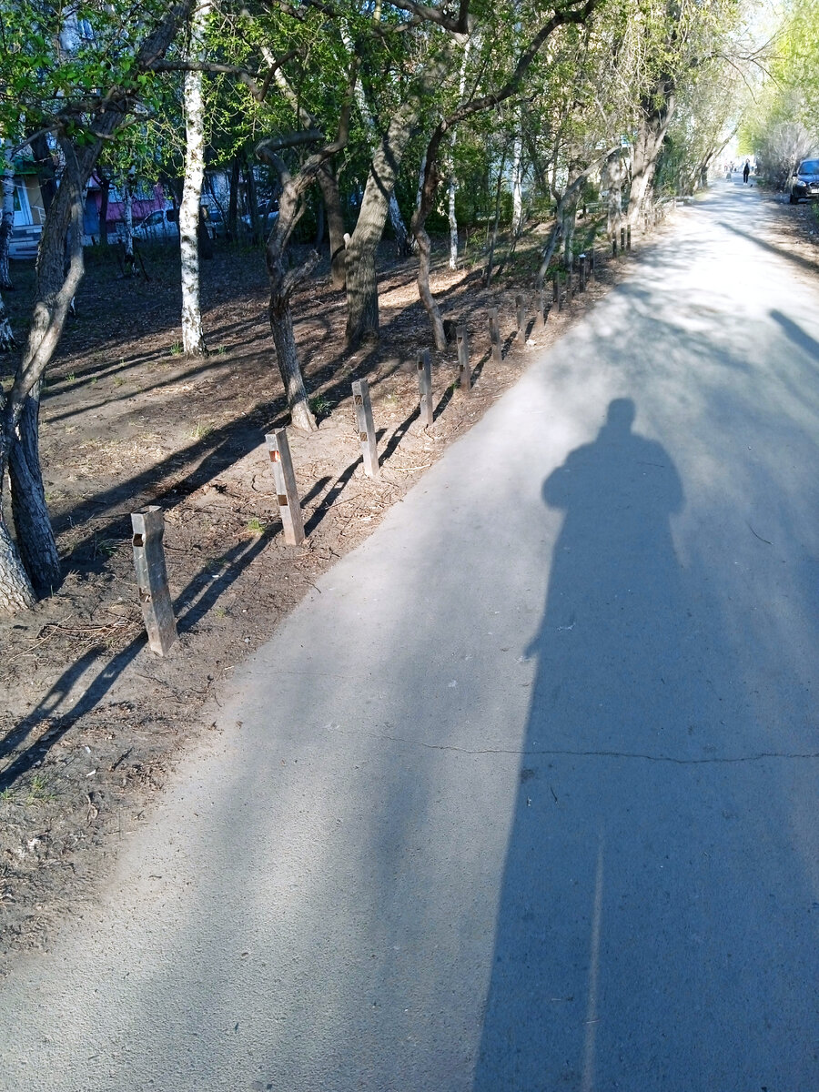 г.Омск пр.Мира  Во времена Великой цивилизации СССР тут был заборчик.