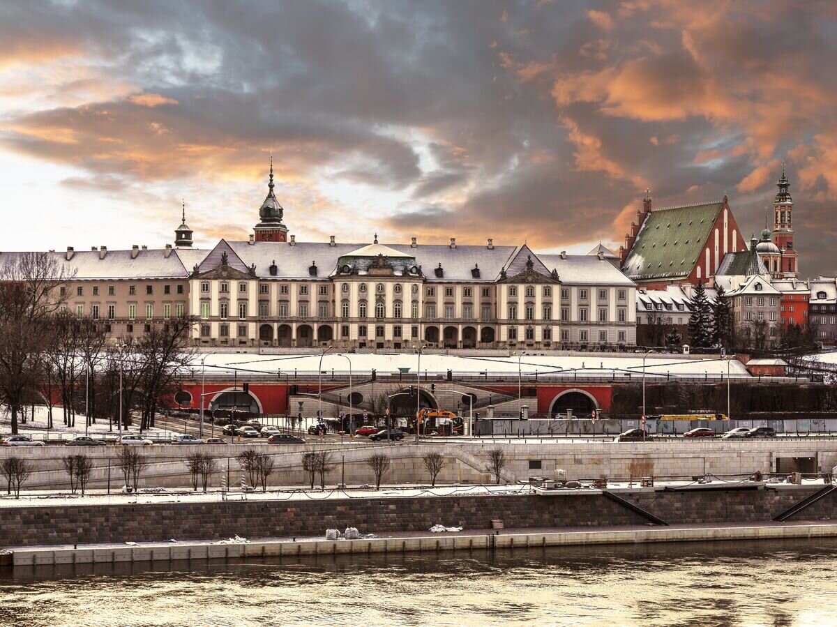    Вид замка и реки Висла в Старом городе Варшавы, Польша© Fotolia / Vesta48