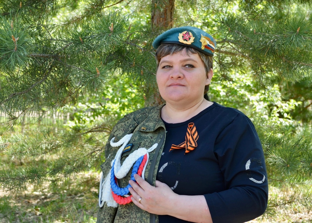  📷    Жительница Бугурусланского района организовала фотоссесию в поддержку бойцов СВО Кристина Просвиркина