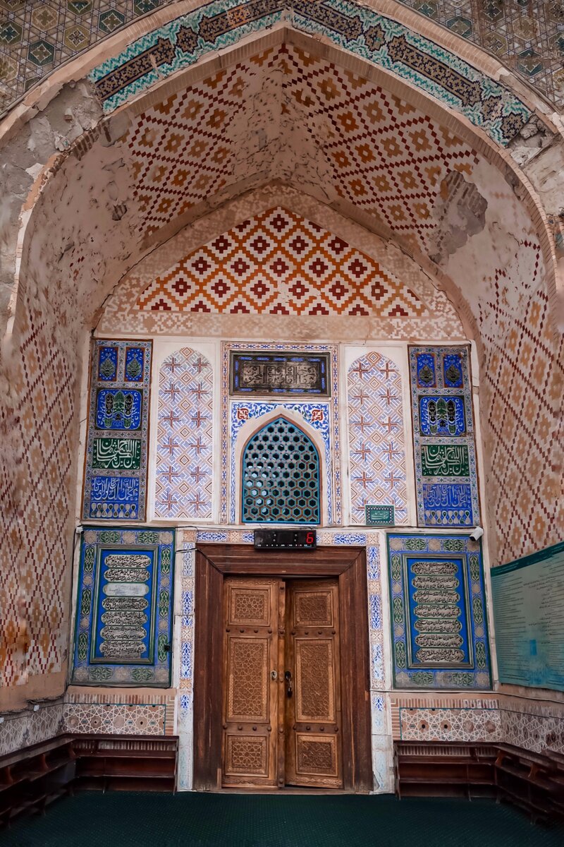 Вход в мечеть.