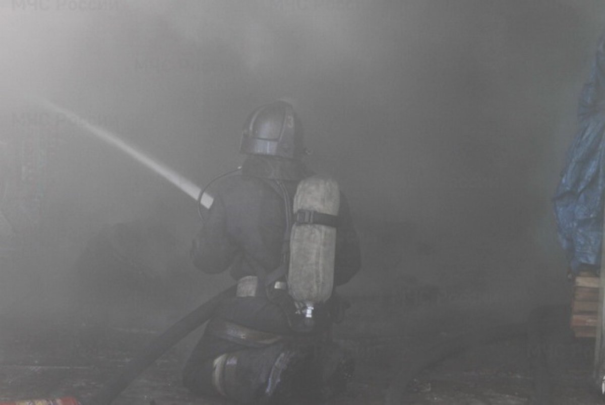    Крупный пожар на заводе в Тольятти, огнем охвачено 6 тыс. кв метров