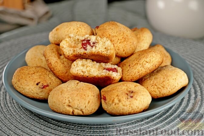 мука, творог, мёд, масло сливочное, вишня, сахар, разрыхлитель, соль, сахар ванильный