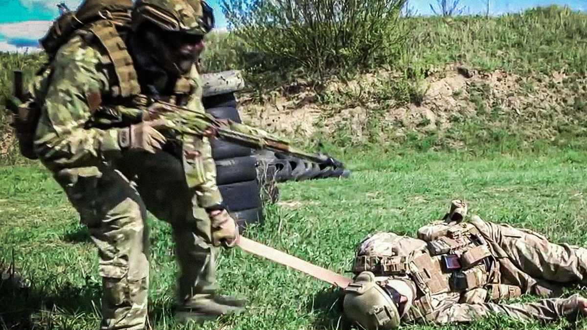 Как эвакуировать раненого из под огня противника? | NewSoldat | Дзен