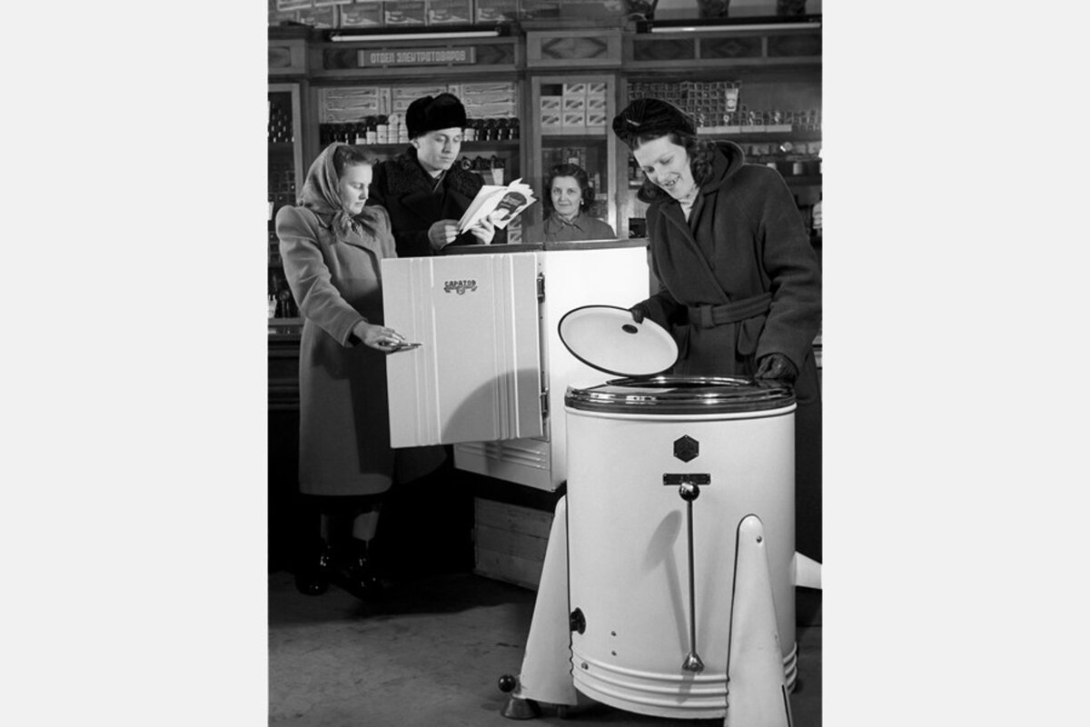 Первая стирка машинки. Стиральная машина "ЭАЯ-2"(1955). Стиральная машина ЭАЯ 3 1955. Советская стиральная машина. Стиральная машина 1970.