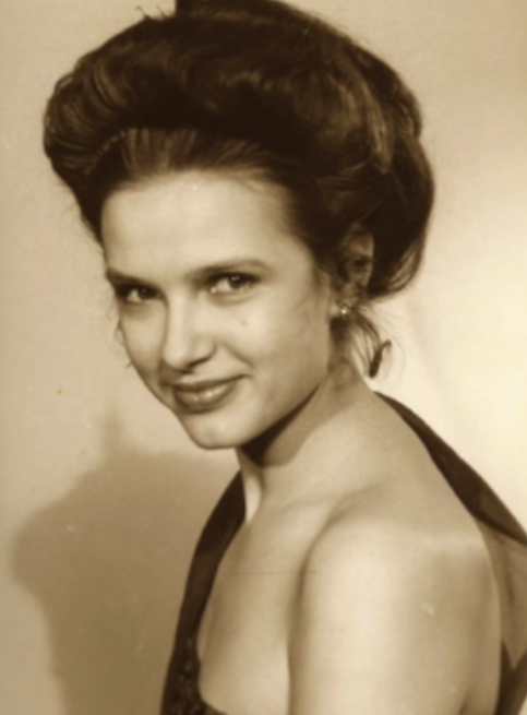 Эвелина Блёданс в детстве