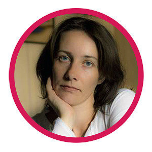 Елена Костоусова, актриса ульяновского кукольного театра, писательница, автора книг «Сказка о цифрах», «Внучка Галя и бабушка Валя», «История новогодней елочки», «Аконит» (в соавторстве с Ириной Рудич).