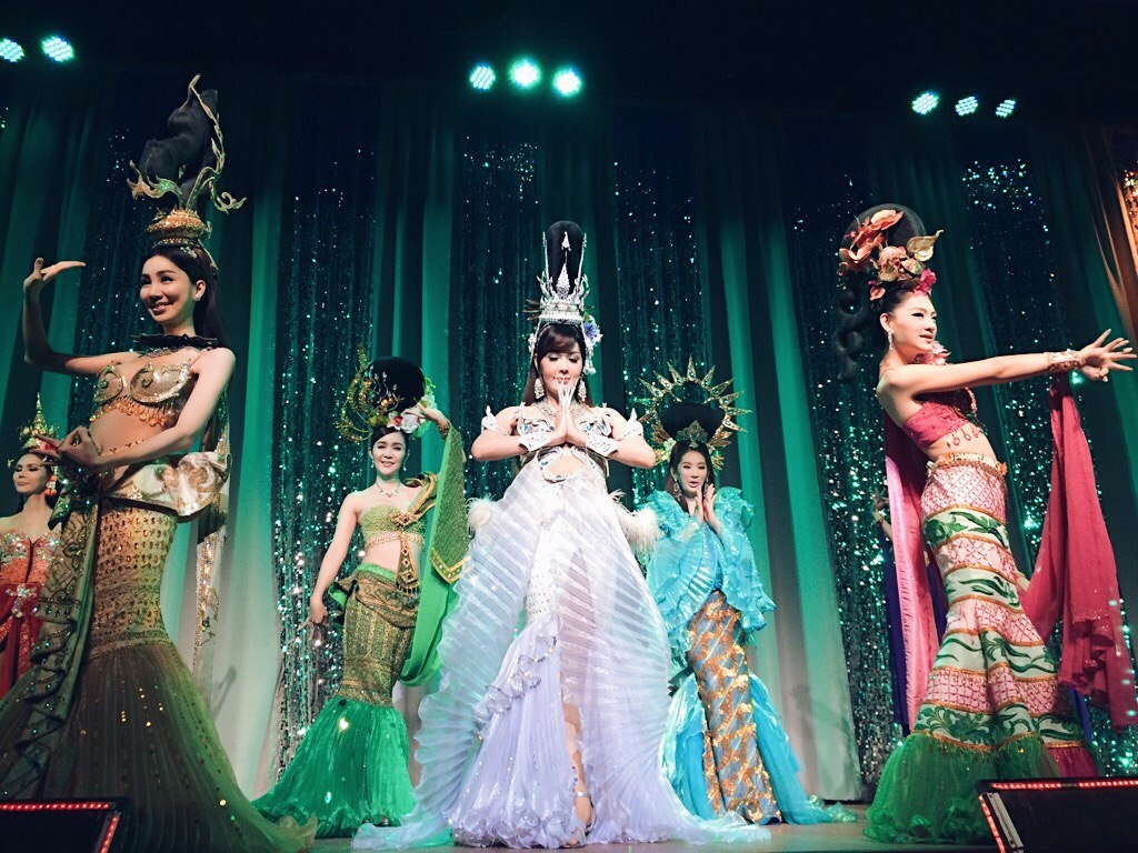 Кабаре в исполнении Леди-боев