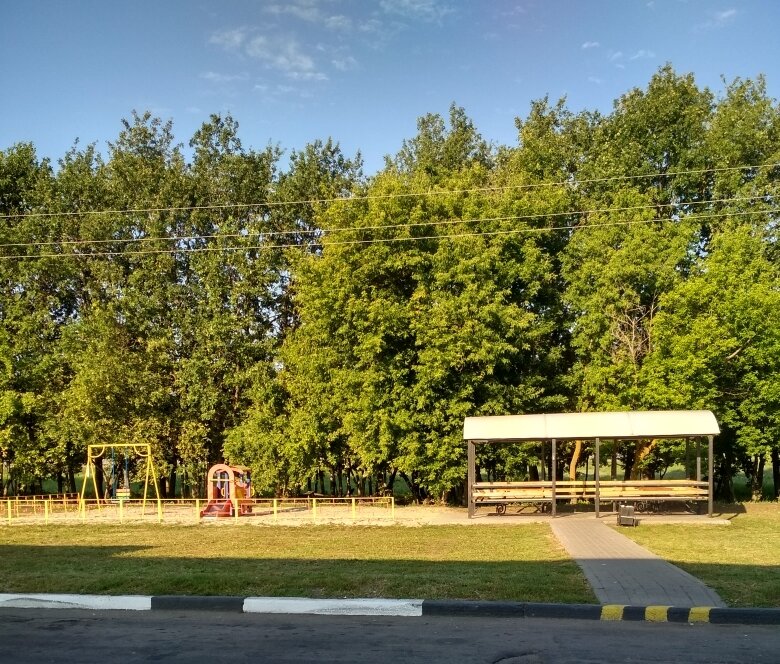 Площадка при заправке Роснефть (в сторону Москвы в районе Богучар). Ни руки помыть, ни в туалет сходить (3-й год попадаем и всегда такая проблема)