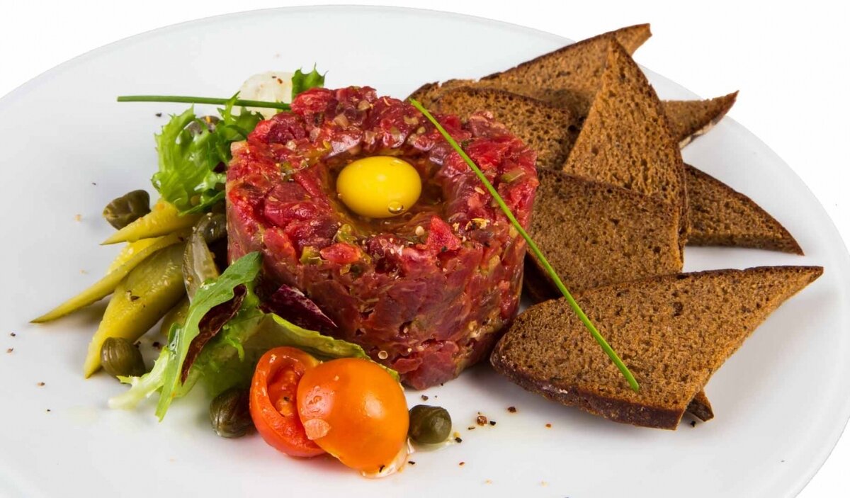 Тартар. Есть смельчаки, готовые отведать сырого мяска?:)