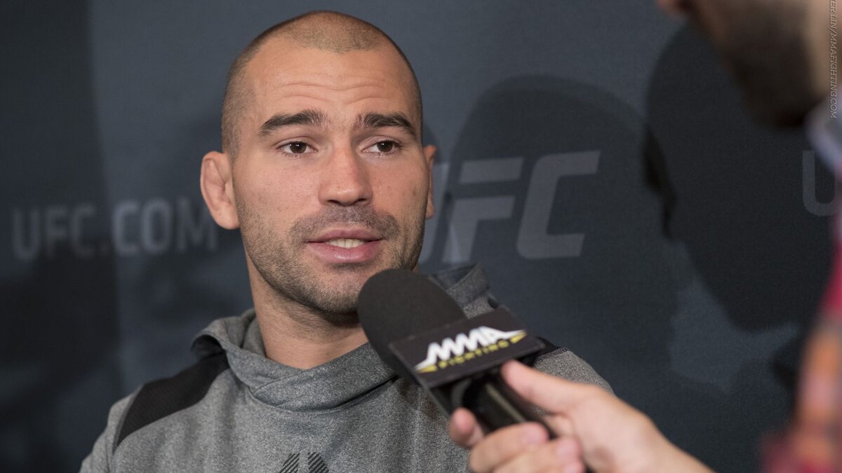 оригинал фото: https://ringside24.com/media/post/110_Artem_Lobov.0.0.jpg