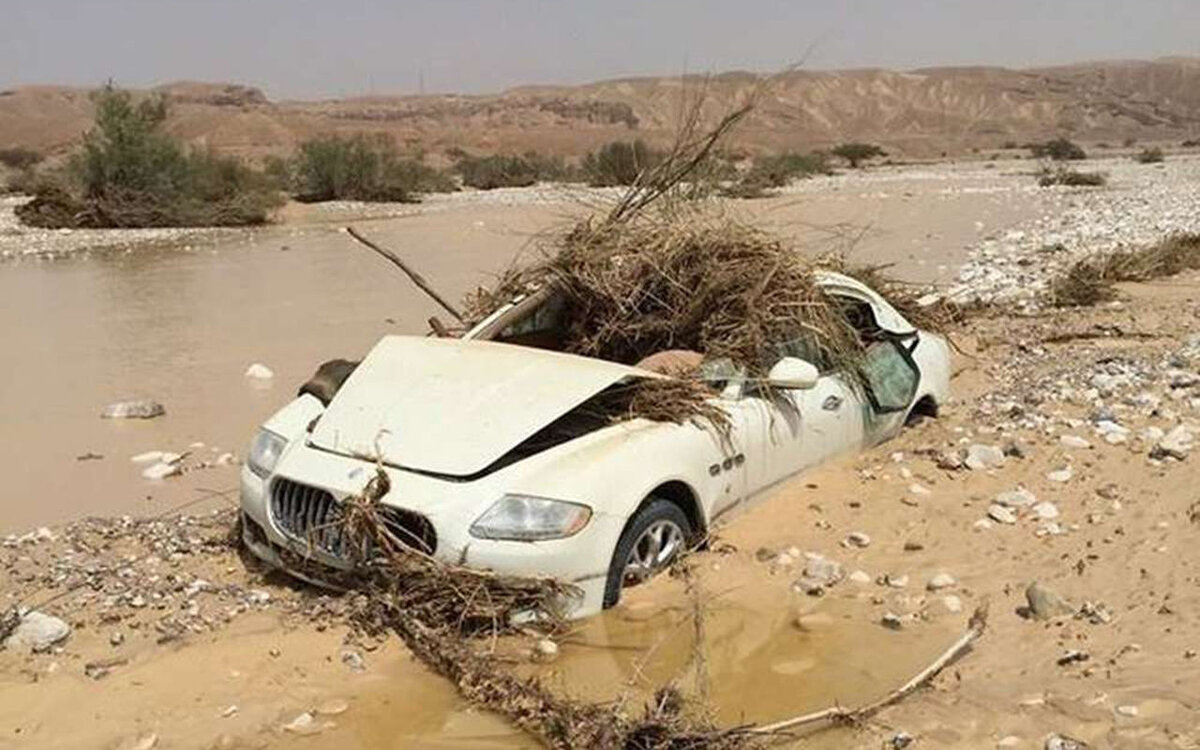 Брошенные машины в арабских Эмиратах