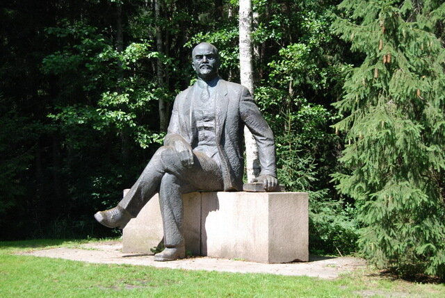 Скульптура Ленина