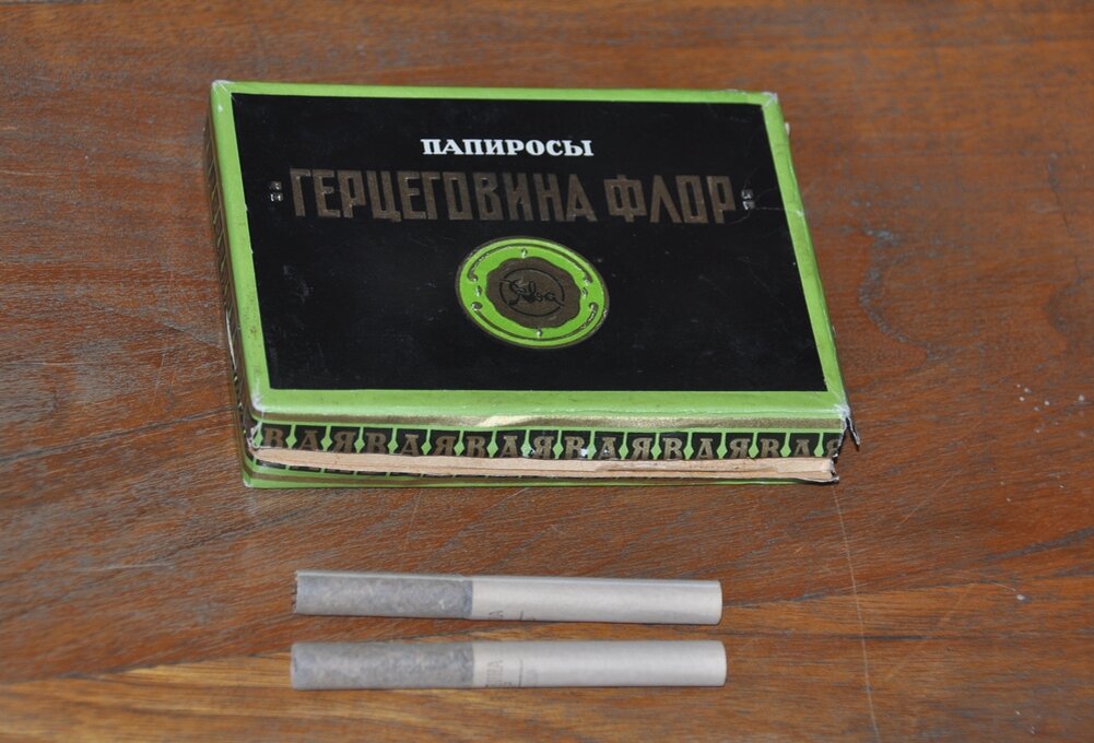 Сигареты советские без фильтра фильтра. Продам папиросы. Сигареты 70 годов. Армейские сигареты. Пачки советских сигарет.