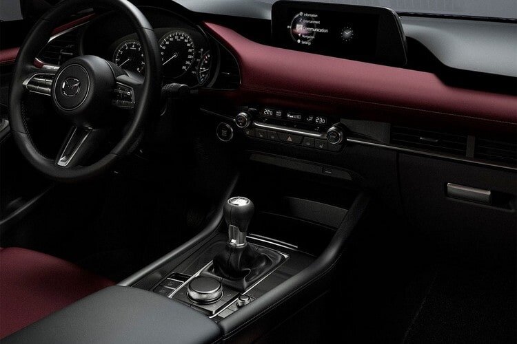 салон Mazda 3