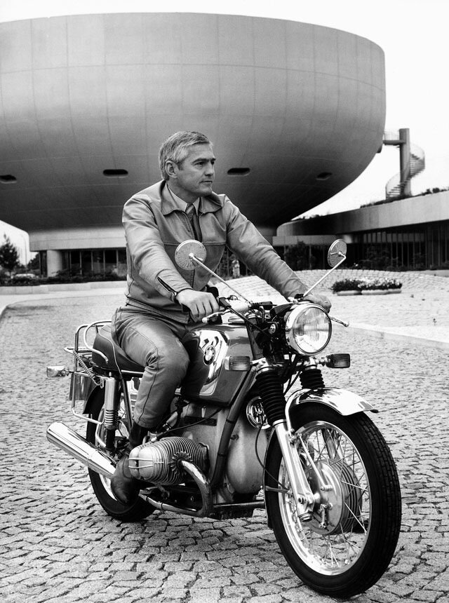 Роберт Лутц во всей красе. Один из самых неординарных и успешных руководителей в автопроме второй половины прошлого века. 