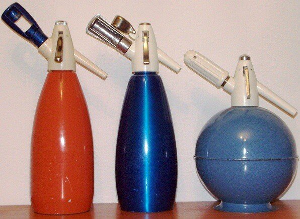 Дизайн советских сифонов. Фото с сайта http://www.stariy-kordon.com/