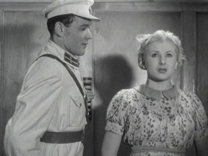 В фильме "Девушка с характером" (1939 г.) Валентина Серова практически полностью списала образ своей героини с Екатерины Ворошиловой