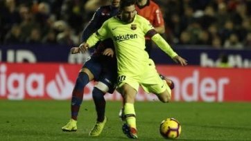 Фото: fcbarcelona.catВ поединке Месси, напомним, стал автором хет-трика. После этих голов в активе форварда каталонцев стала 50 голов в 2018 году.
