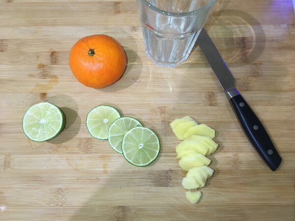 Нарезаем имбирь, лайм