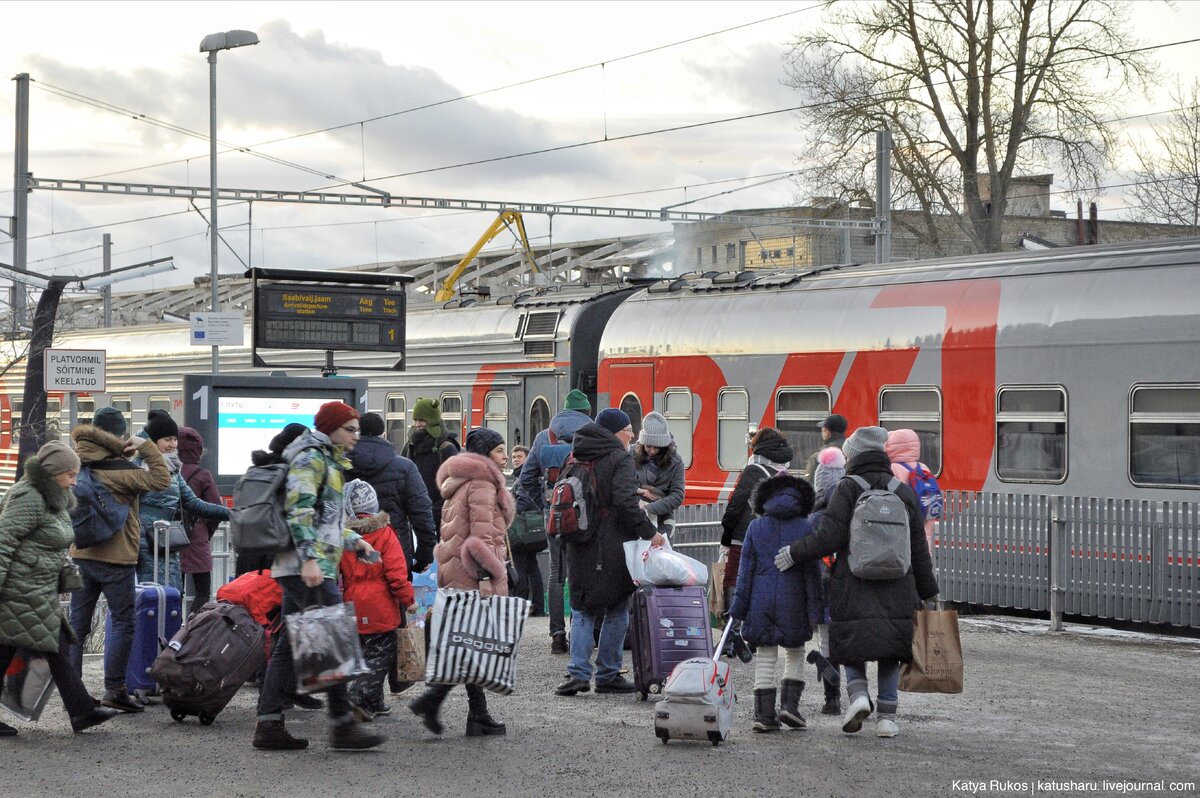 Посадка на обратный поезд на вокзале Таллина / фото автора