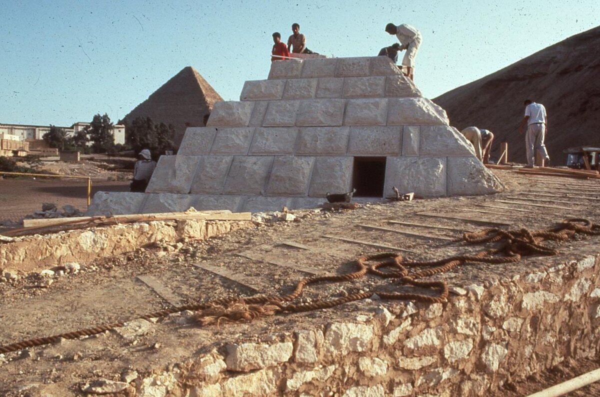 Как строили пирамиду хеопса. Постройка пирамиды Хеопса. Стройка пирамиды Хеопса. Стройка пирамиды Хеопса в Египте. Эксперимент по постройке пирамиды Хеопса в 1977 году.
