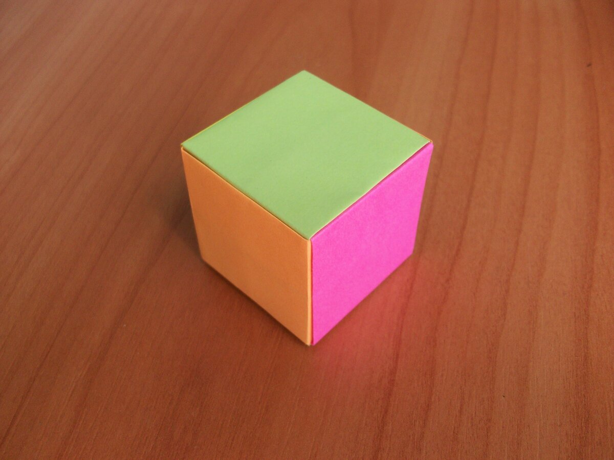 Сделать cube. Куб из бумаги. Куб без клея. Объемный кубик. Куб поделка.
