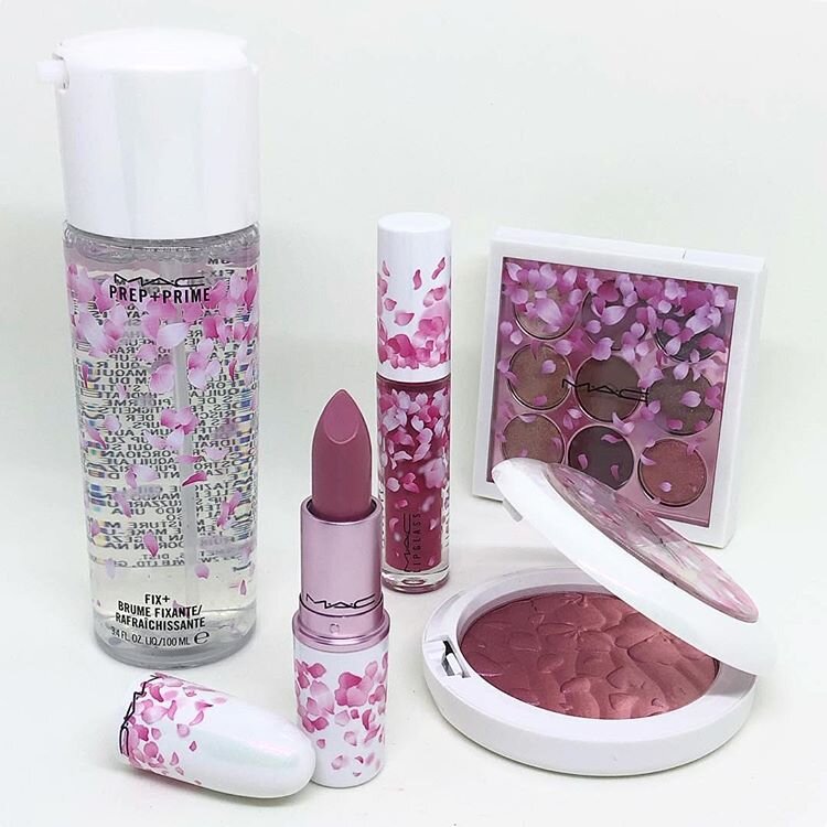 Весенняя коллекция MAC, вдохновленная цветами вишни, в бело-розовом нежнейшем дизайне.