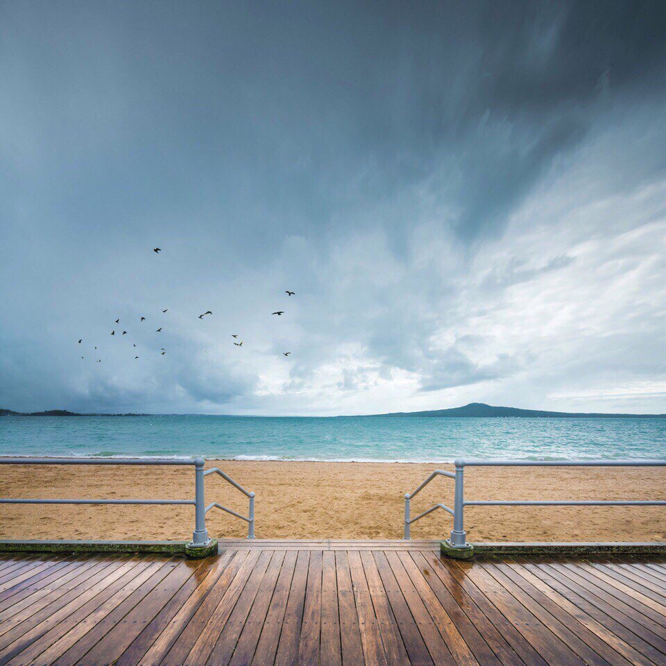 Если ты о чем-то мечтаешь, значит это уже есть в тонкой реальности твоей жизни. Значит стоит обратить внимание на эту мечту. И значит, нужно расправить крылья и поверить в эту мечту.