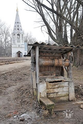 Пройти по улочкам старинного российского городка, ощутить на себе многовековую историю, сохранившуюся в архитектуре, в узорчатых окнах, в нетронутых временем двориках и остановиться под тенью могущих лип городского сквера. К такому путешествию приглашает Вас фотоальбом Юрия Малыхина, талантливого фотохудожника, уроженца Бежецка. 