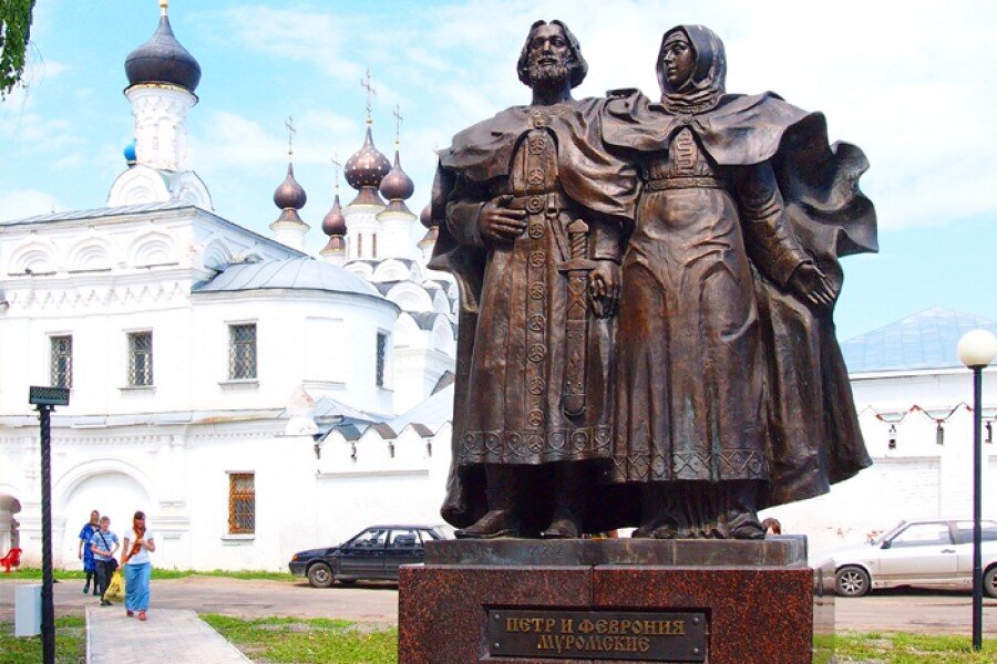 Петр и феврония муромские памятник фото Муром, где находится самый древний монастырь в России, чтится богатырская сила, 