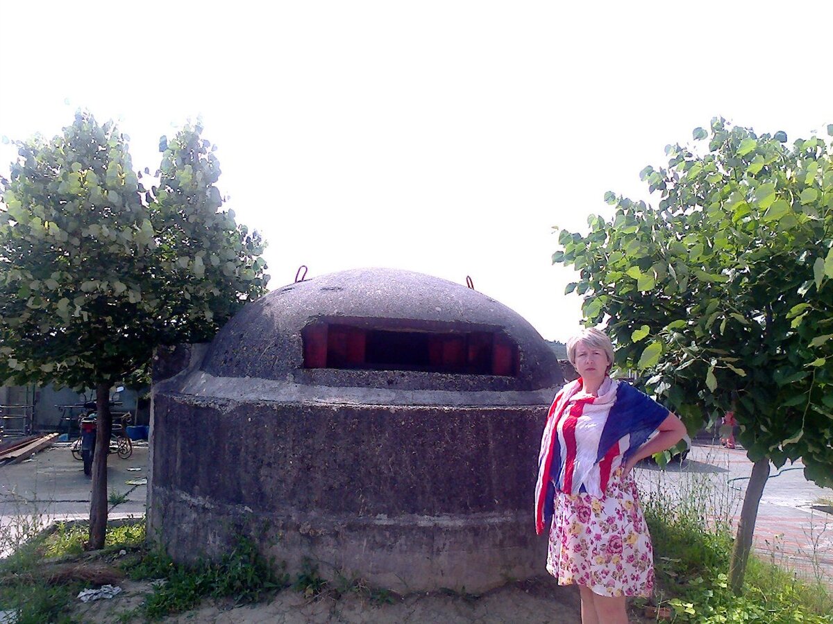 таких брошенных военных укреплений в Албании десятки тысяч. Страна была готова отразить капиталистическую агрессию. 