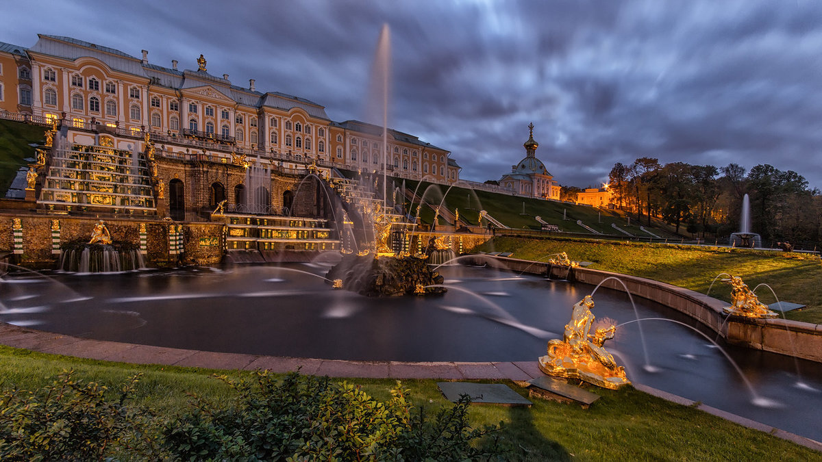 Петровский дворец. Петергоф. Санкт-Петербург.