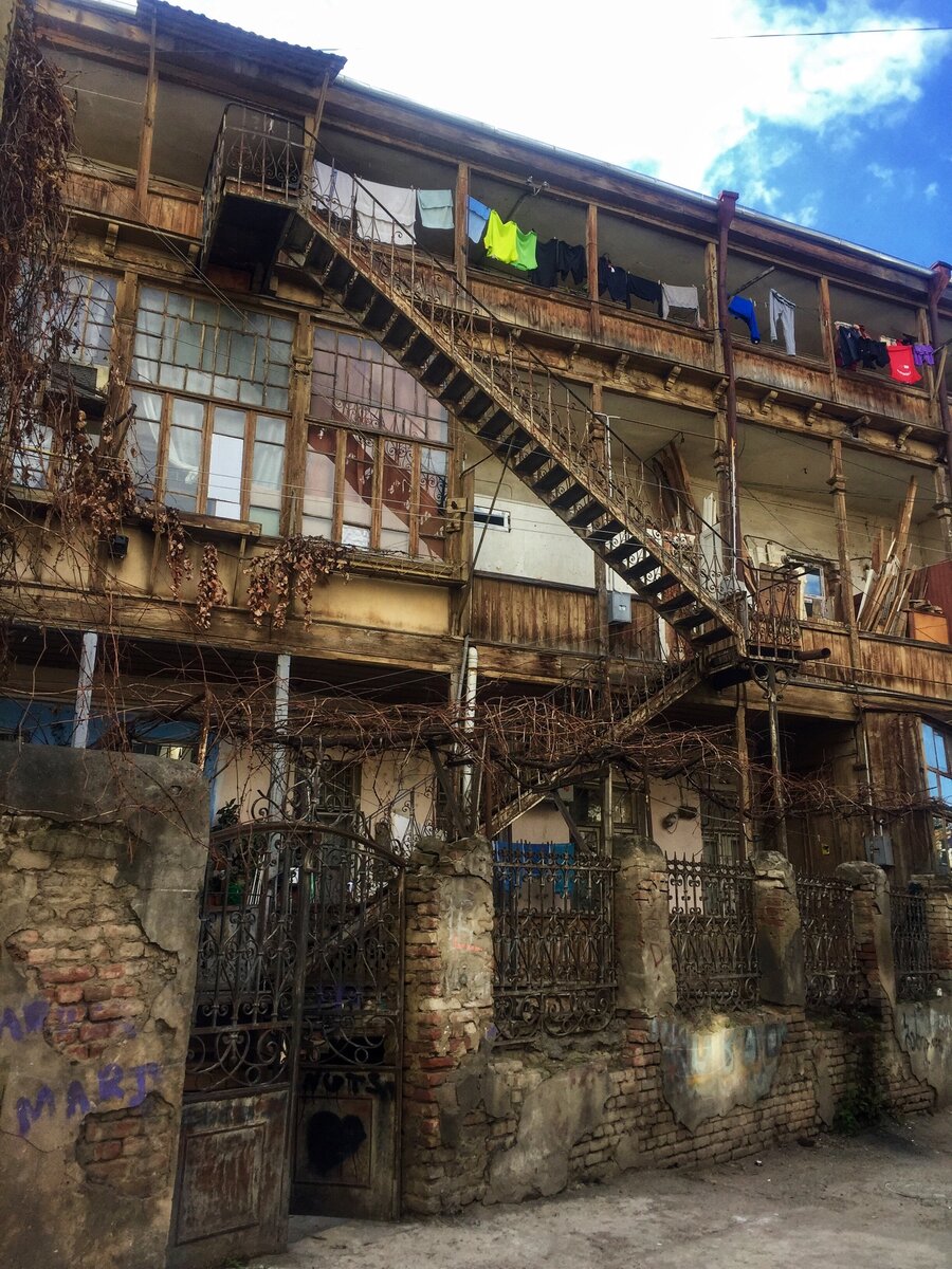 Уютные дворики Старого города в Тбилиси