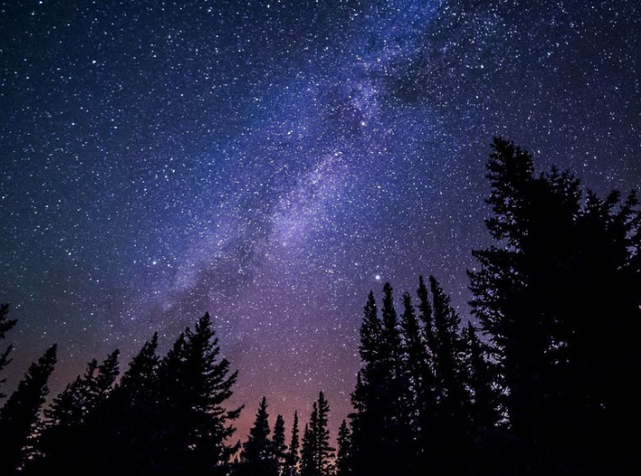 Недавние исследования показали, что одна треть человечества не может полностью видеть Млечный Путь из-за светового загрязнения (Pixabay)
