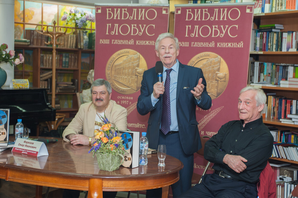 Виктор Линник на презентации книги Владимира Марочкин "Легенды советского рокка" в магазине "Библио-Глобус". Фото А.Дудченко