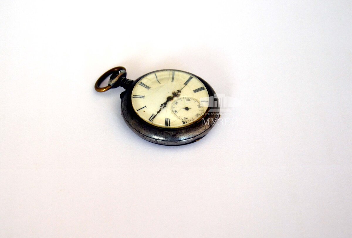 Часы карманные механические. Конец XIX - начало XX века.  Принадлежали Владимиру Александровичу Метаньеву – врачу, зам. наркома здравоохранения АССР НП (с 1924 по 1925 гг.)  